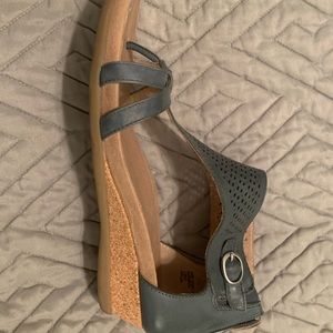 earth olea sandals